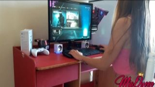 MiaQueen Small Gamer Girl teaching how fucks while sh